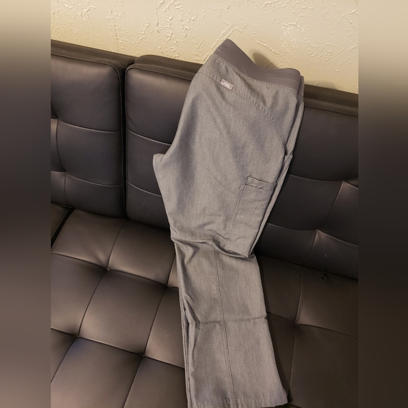 FIGS Women's Medium Petite MP Scrubs Pants Graphite Gray - Picture 5 of 6